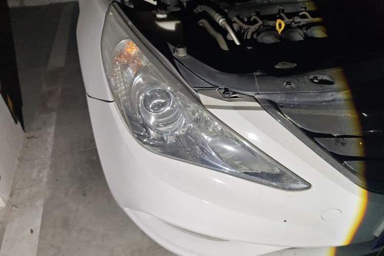 Used Hyundai Sonata 2011 2.0L Automatic Luxury Edition Right Front Headlight
