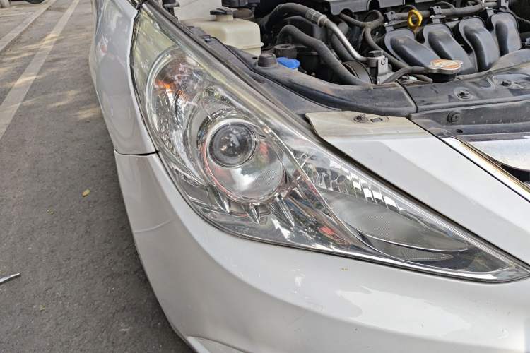 Used Hyundai Sonata 2011 2.0L Automatic Prestige Edition Right Front Headlight