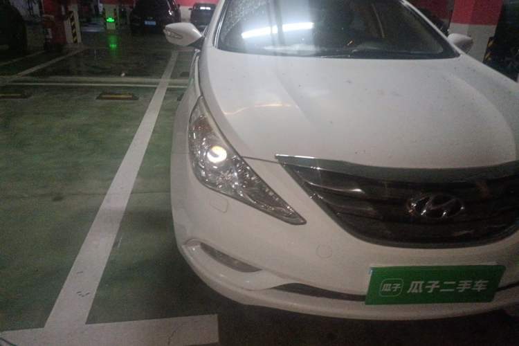 Used Hyundai Sonata 2011 2.0L Automatic Luxury Edition Right Front Headlight