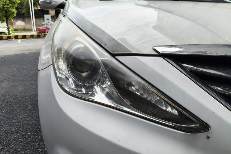 Used Hyundai Sonata 2011 2.0L Automatic Luxury Edition Right Front Headlight