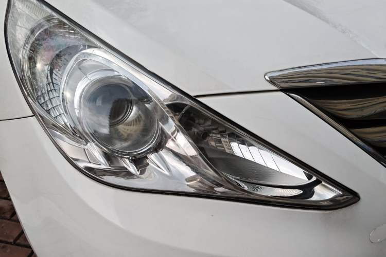 Used Hyundai Sonata 2011 2.0L Automatic Leading Edition Right Front Headlight
