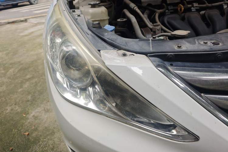 Used Hyundai Sonata 2011 2.0L Automatic Luxury Edition Right Front Headlight