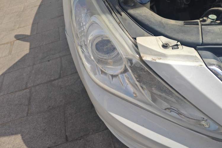 Used Hyundai Sonata 2011 2.0L Automatic Supreme Edition Right Front Headlight