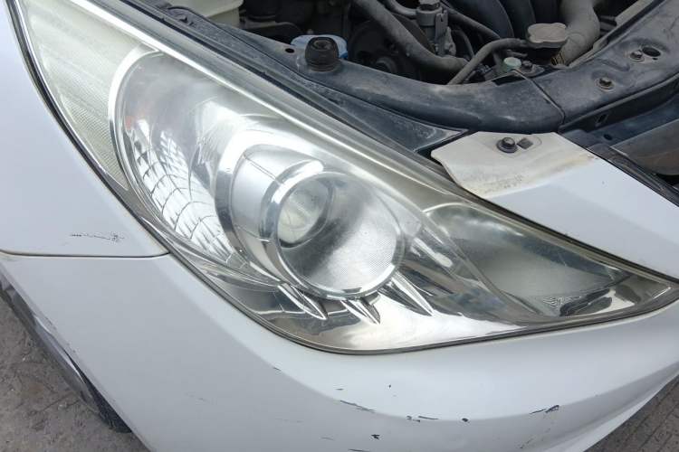 Used Hyundai Sonata 2011 2.0L Automatic Luxury Edition Right Front Headlight