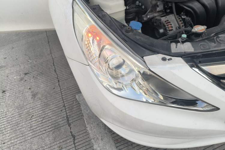 Used Hyundai Sonata 2011 2.0L Automatic Leading Edition Right Front Headlight