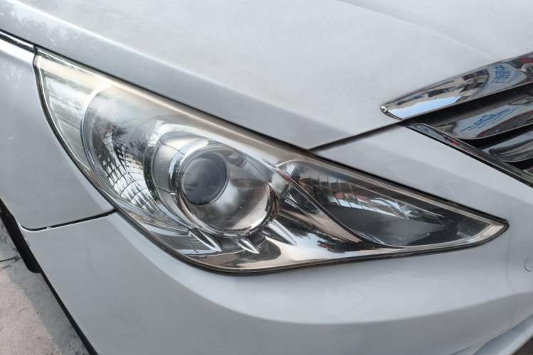 Used Hyundai Sonata 2011 2.0L Automatic Luxury Edition Right Front Headlight