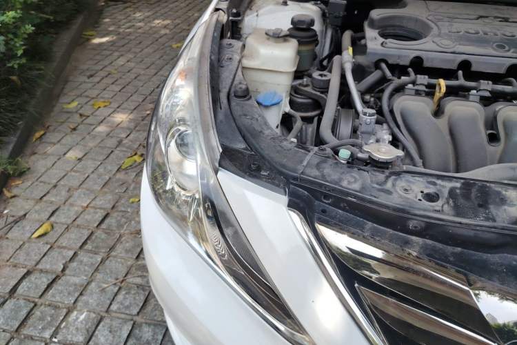 Used Hyundai Sonata 2011 2.0L Automatic Luxury Edition Right Front Headlight