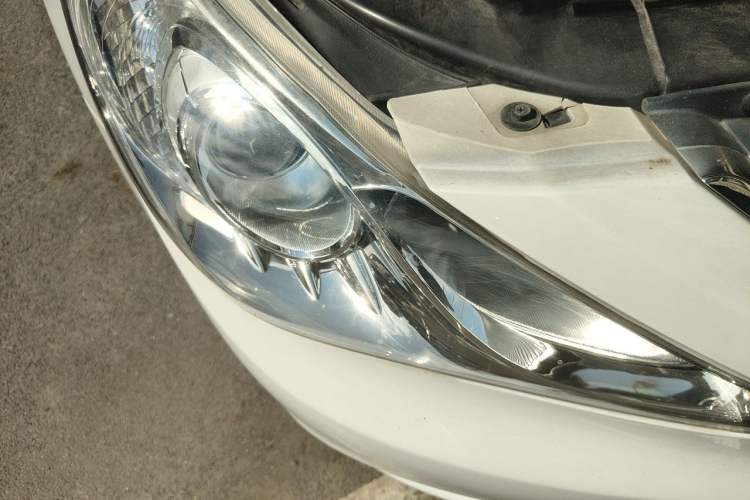 Used Hyundai Sonata 2011 2.0L Automatic Luxury Edition Right Front Headlight