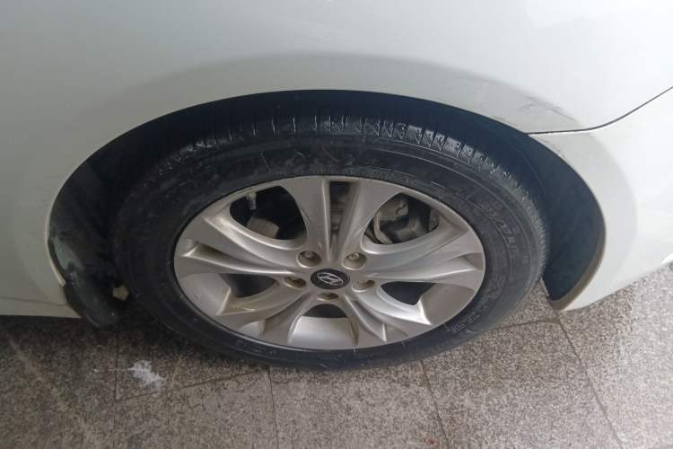 Used Hyundai Sonata 2011 2.0L Automatic Leading Edition Right Front Wheel Hub