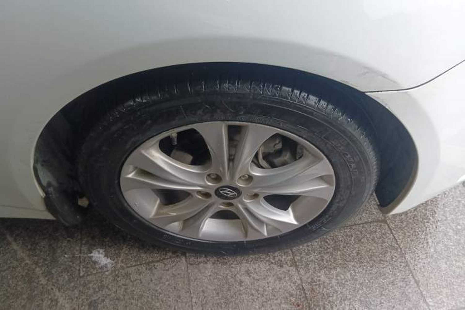 Used Hyundai Sonata 2011 2.0L Automatic Leading Edition Right Front Wheel Hub