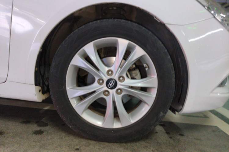 Used Hyundai Sonata 2011 2.0L Automatic Fashion Edition Right Front Wheel Hub