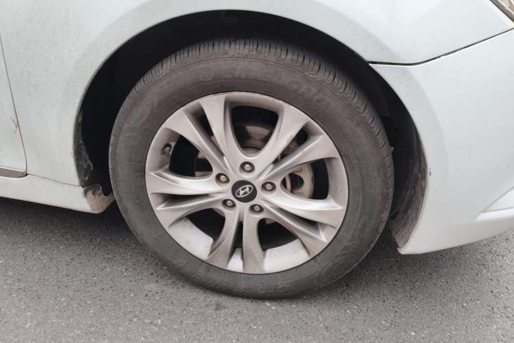 Used Hyundai Sonata 2011 2.0L Automatic Fashion Edition Right Front Wheel Hub