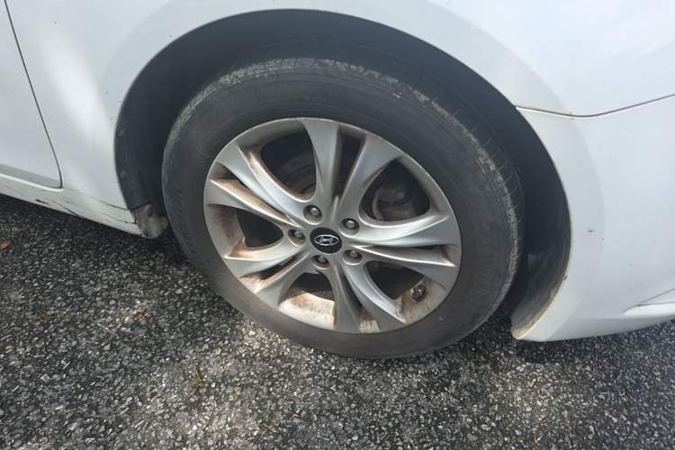 Used Hyundai Sonata 2011 2.0L Automatic Luxury Edition Right Front Wheel Hub