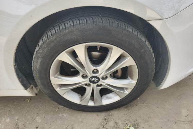 Used Hyundai Sonata 2011 2.0L Automatic Leading Edition Right Front Wheel Hub