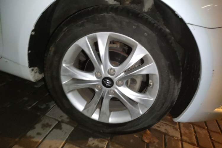 Used Hyundai Sonata 2011 2.0L Automatic Leading Edition Right Front Wheel Hub