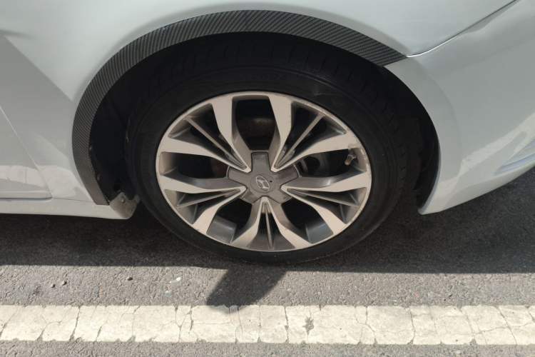 Used Hyundai Sonata 2011 2.0L Automatic Supreme Edition Right Front Wheel Hub