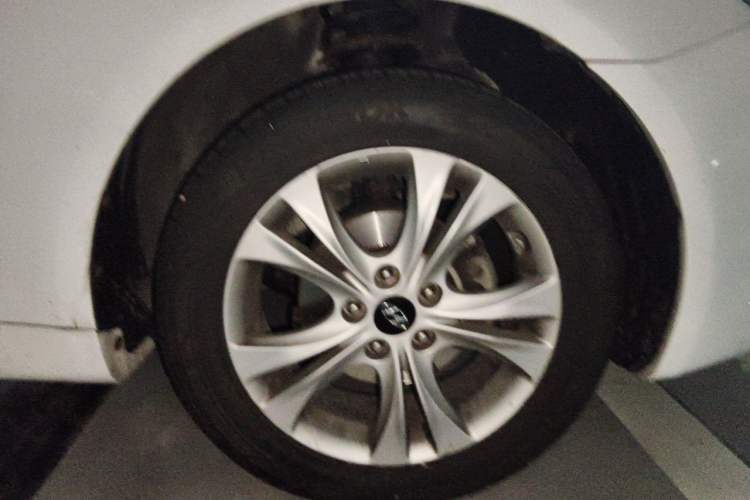 Used Hyundai Sonata 2011 2.0L Automatic Fashion Edition Right Front Wheel Hub
