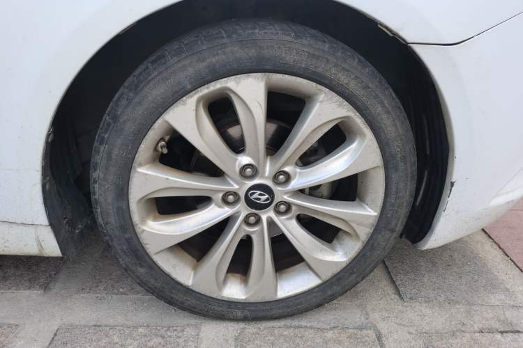 Used Hyundai Sonata 2011 2.0L Automatic Top-Grade Version Right Front Wheel Hub