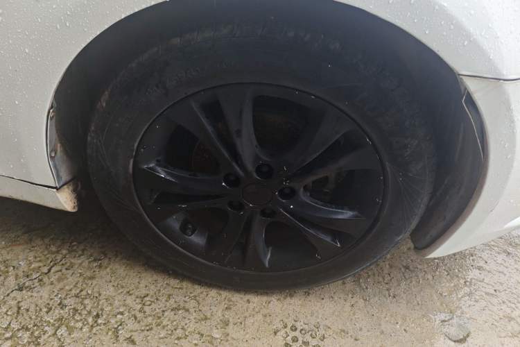 Used Hyundai Sonata 2011 2.0L Automatic Leading Edition Right Front Wheel Hub