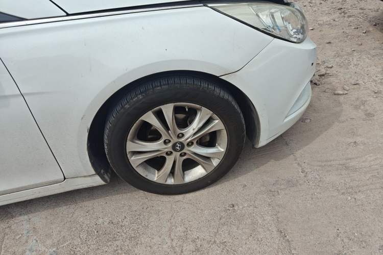 Used Hyundai Sonata 2011 2.0L Automatic Luxury Edition Right Front Wheel Hub