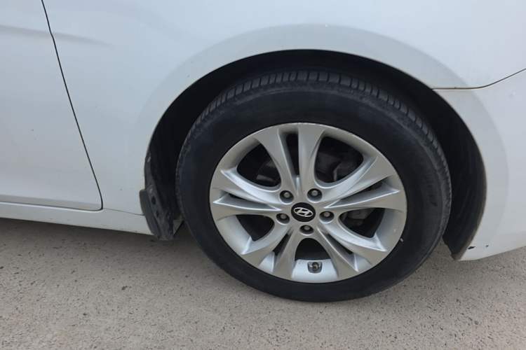 Used Hyundai Sonata 2011 2.0L Automatic Leading Edition Right Front Wheel Hub