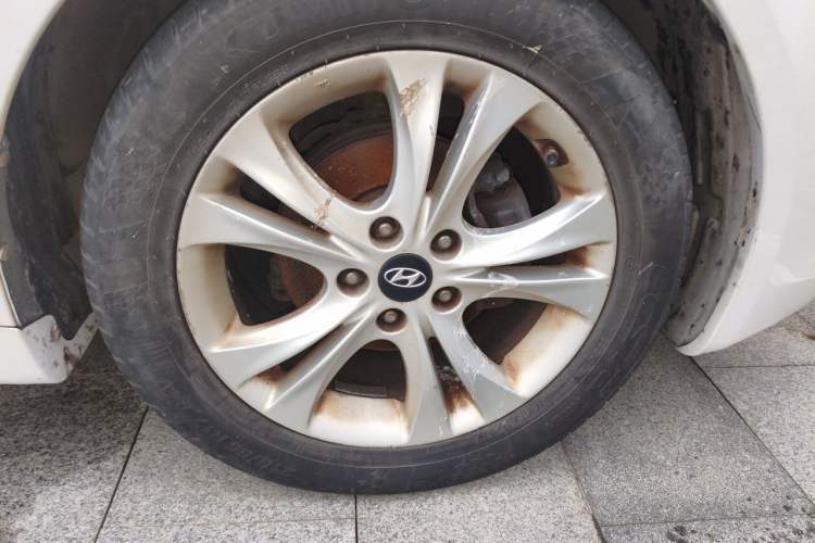 Used Hyundai Sonata 2011 2.0L Automatic Fashion Edition Right Front Wheel Hub