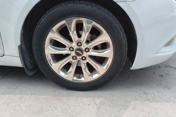 Used Hyundai Sonata 2011 2.0L Automatic Luxury Edition Right Front Wheel Hub