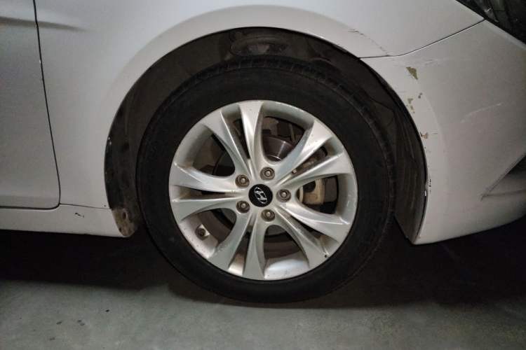 Used Hyundai Sonata 2011 2.0L Automatic Fashion Edition Right Front Wheel Hub