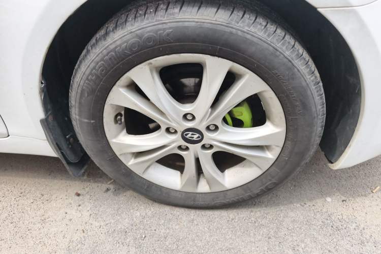 Used Hyundai Sonata 2011 2.0L Automatic Leading Edition Right Front Wheel Hub