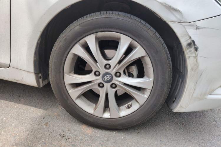 Used Hyundai Sonata 2011 2.0L Automatic Leading Edition Right Front Wheel Hub