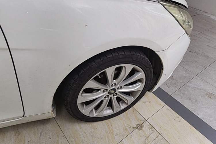 Used Hyundai Sonata 2011 2.0L Automatic Top-Grade Version Right Front Wheel Hub