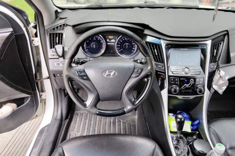 Used Hyundai Sonata 2011 2.0L Automatic Prestige Edition Steering Wheel