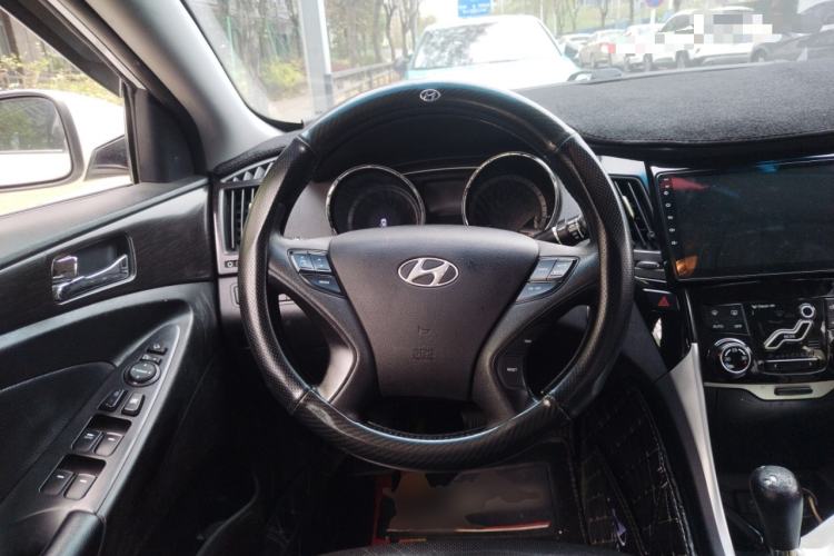 Used Hyundai Sonata 2011 2.0L Automatic Supreme Edition Steering Wheel