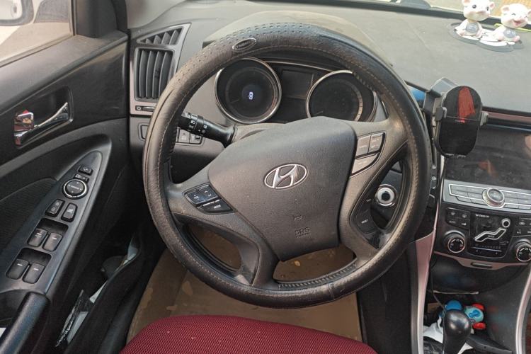 Used Hyundai Sonata 2011 2.0L Automatic Prestige Edition Steering Wheel