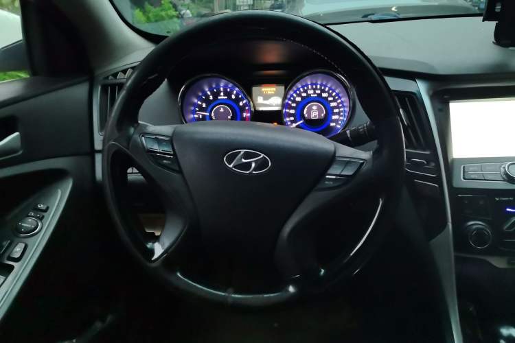 Used Hyundai Sonata 2011 2.0L Automatic Leading Edition Steering Wheel