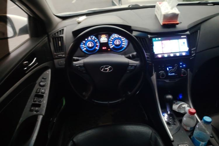 Used Hyundai Sonata 2011 2.0L Automatic Luxury Edition Steering Wheel