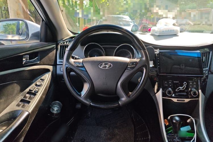 Used Hyundai Sonata 2011 2.0L Automatic Luxury Edition Steering Wheel