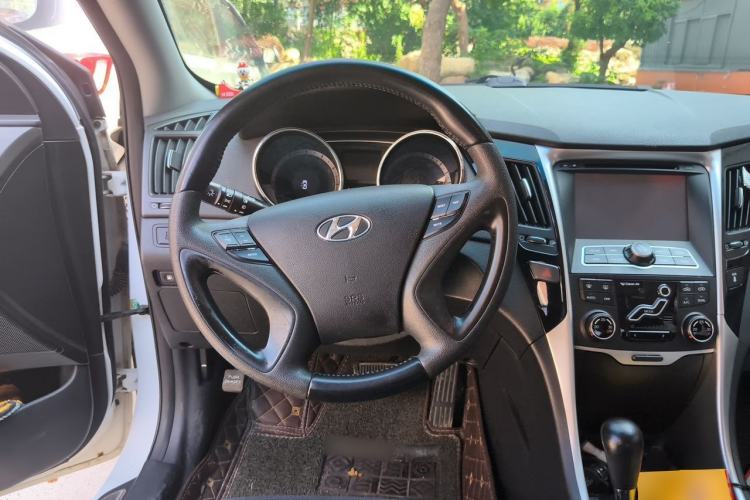Used Hyundai Sonata 2011 2.0L Automatic Leading Edition Steering Wheel