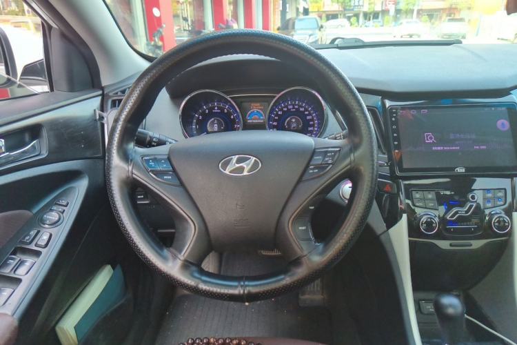 Used Hyundai Sonata 2011 2.0L Automatic Supreme Edition Steering Wheel
