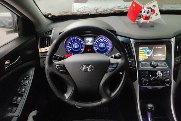 Used Hyundai Sonata 2011 2.0L Automatic Luxury Edition Steering Wheel