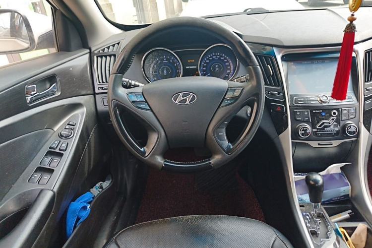 Used Hyundai Sonata 2011 2.0L Automatic Prestige Edition Steering Wheel