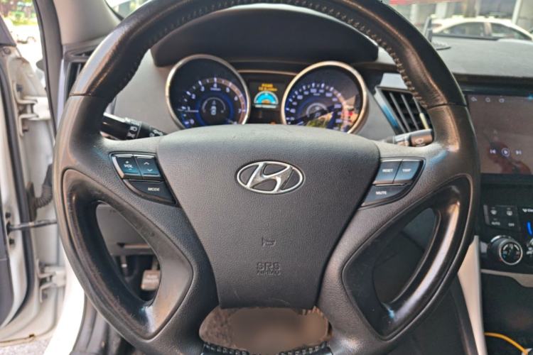 Used Hyundai Sonata 2011 2.0L Automatic Prestige Edition Steering Wheel