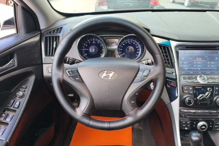 Used Hyundai Sonata 2011 2.0L Automatic Supreme Edition Steering Wheel