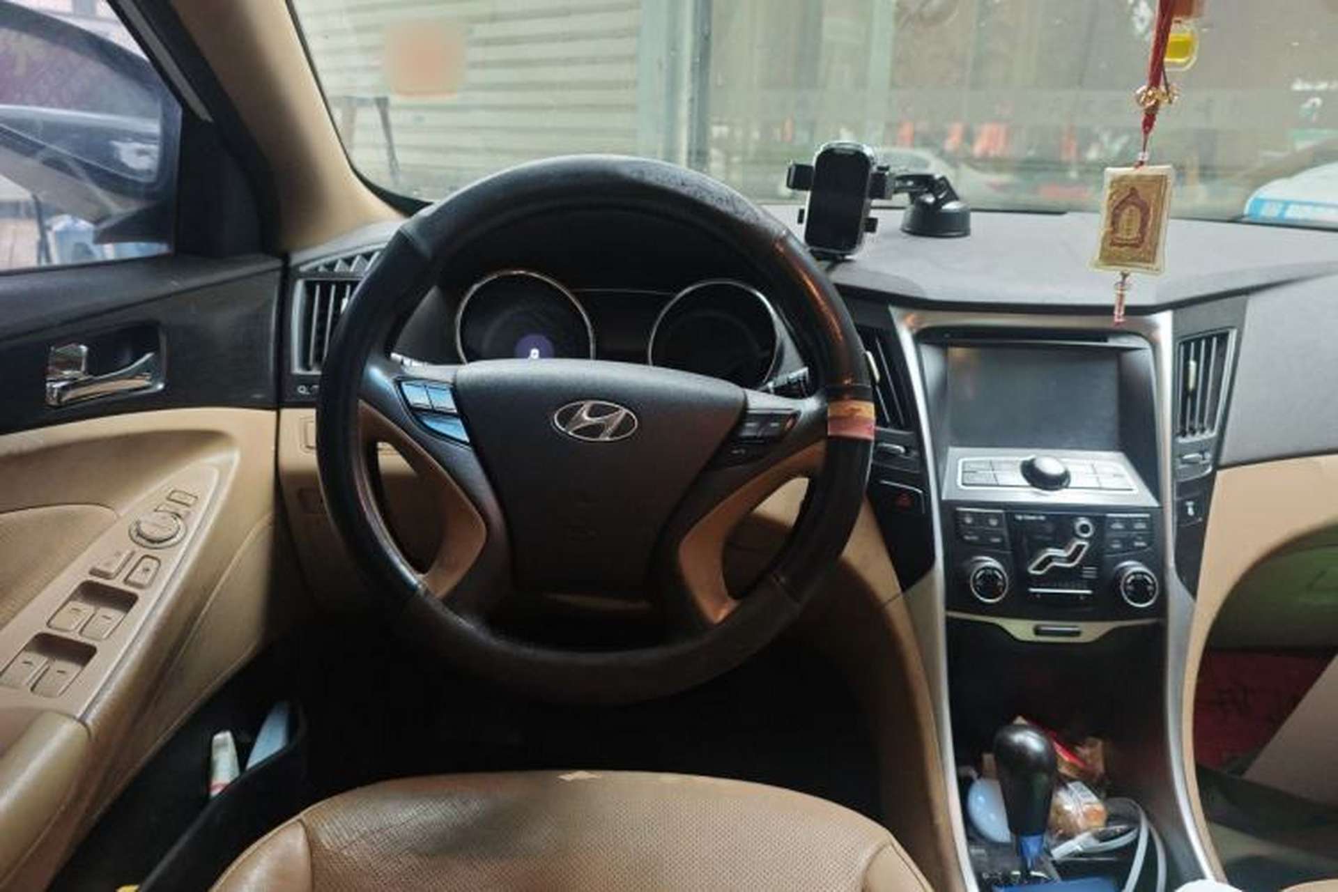 Used Hyundai Sonata 2011 2.0L Automatic Luxury Edition Steering Wheel