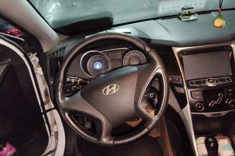 Used Hyundai Sonata 2011 2.0L Automatic Fashion Edition Steering Wheel