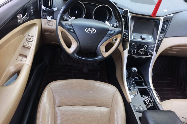 Used Hyundai Sonata 2011 2.0L Automatic Top-Grade Version Steering Wheel