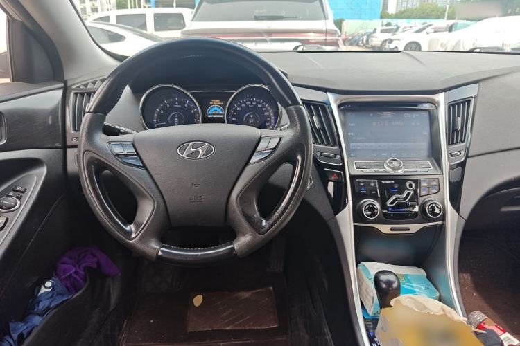 Used Hyundai Sonata 2011 2.0L Automatic Luxury Edition Steering Wheel