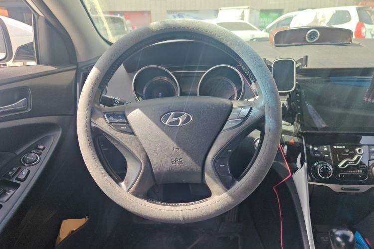 Used Hyundai Sonata 2011 2.0L Automatic Supreme Edition Steering Wheel