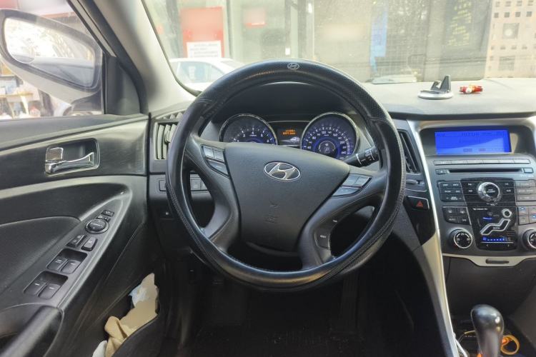 Used Hyundai Sonata 2011 2.0L Automatic Luxury Edition Steering Wheel