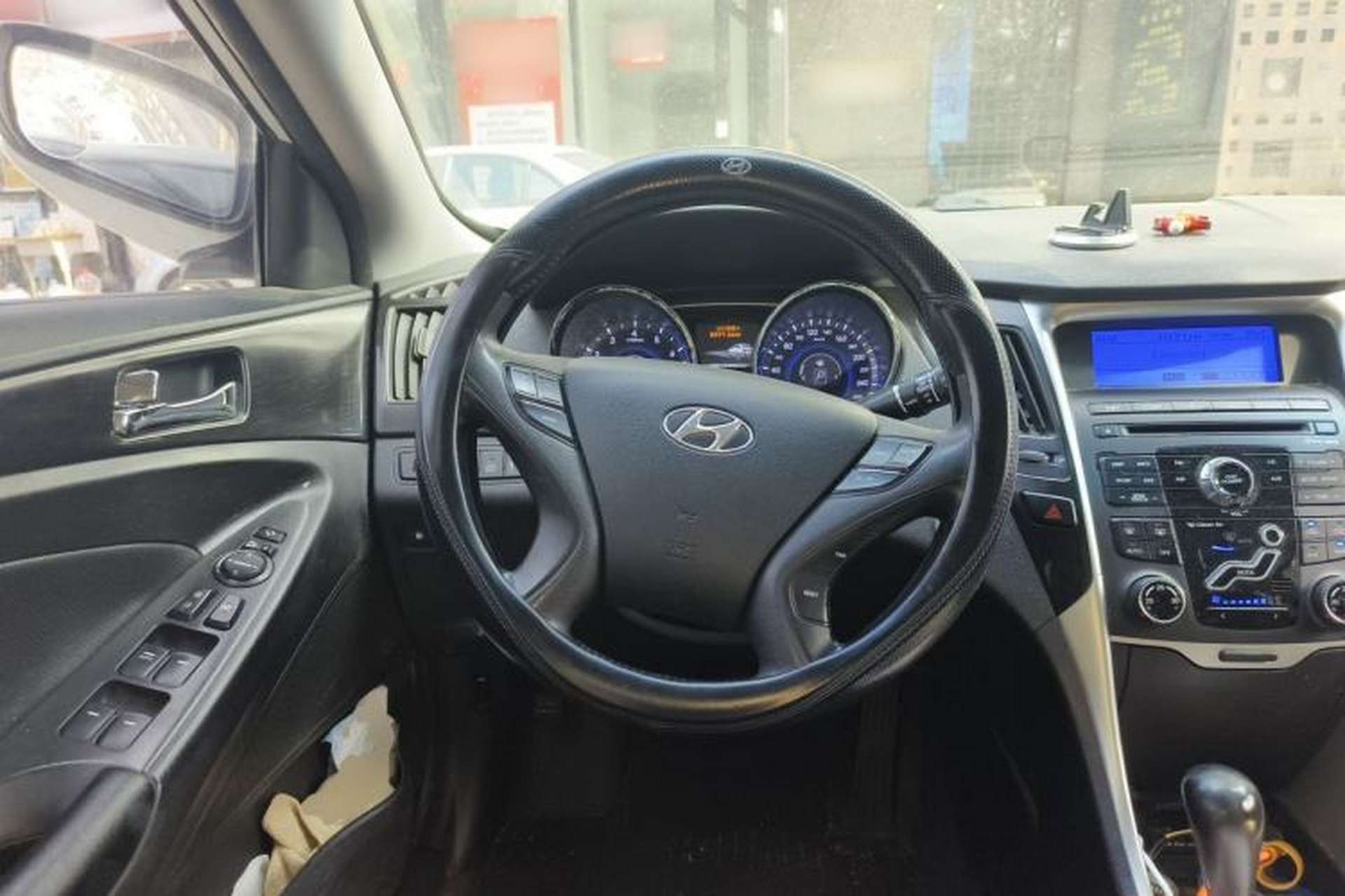 Used Hyundai Sonata 2011 2.0L Automatic Luxury Edition Steering Wheel